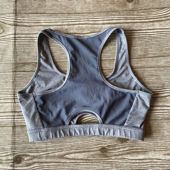 Gymshark Sports Bra Gray - Picture 6 of 10